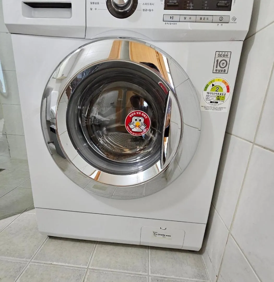Hongdae Guesthouse5 - 1Min From Hongik Uni Station Exit #1 Seoul