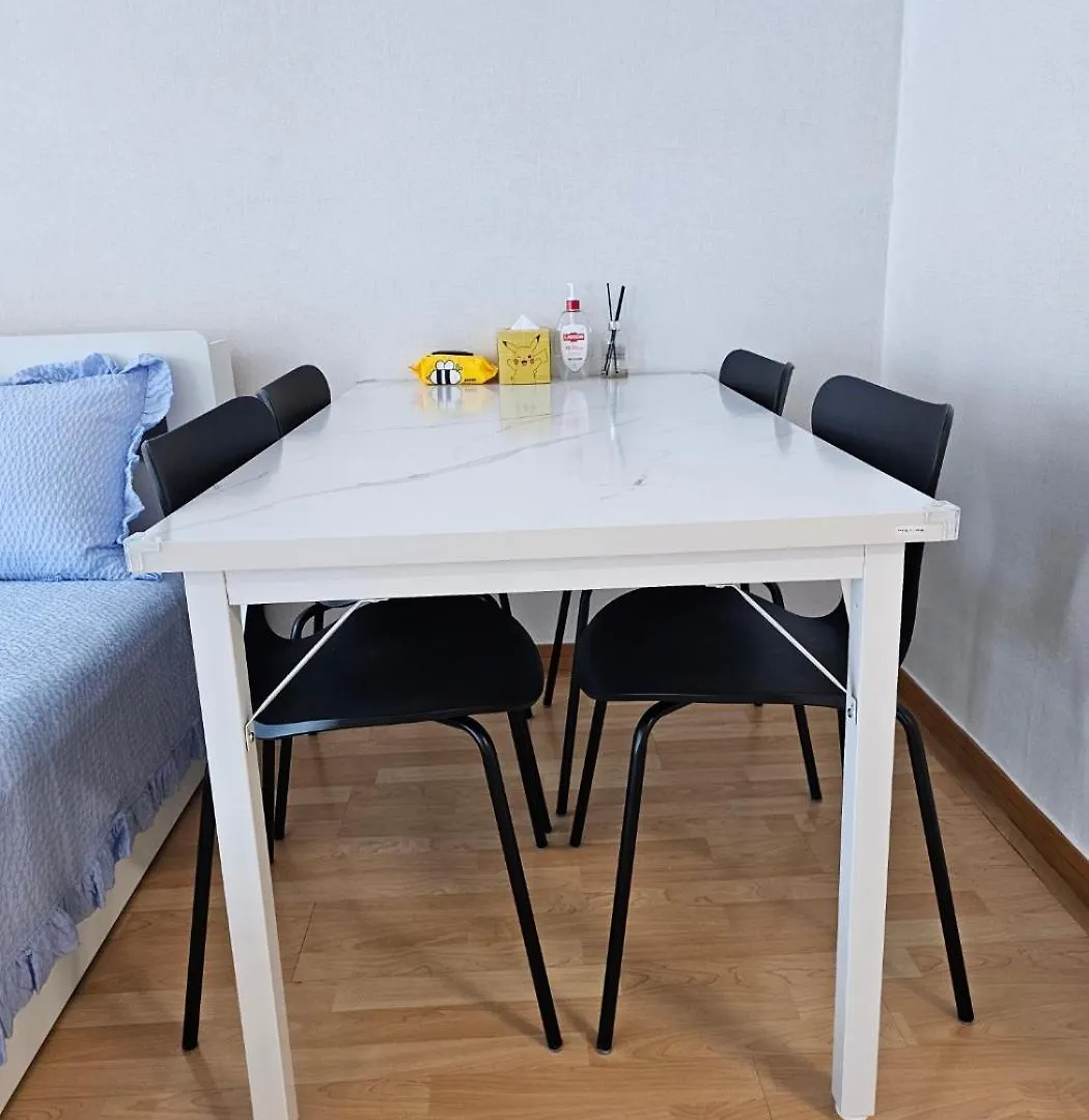 Apartment Hongdae Guesthouse5 - 1Min From Hongik Uni Station Exit #1 Seoul Südkorea